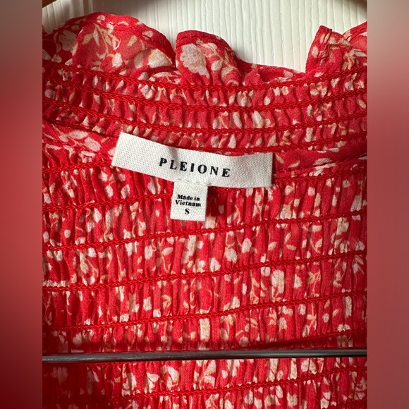 Pleione Ruffled Floral Red and White Size Small - Picture 7 of 14